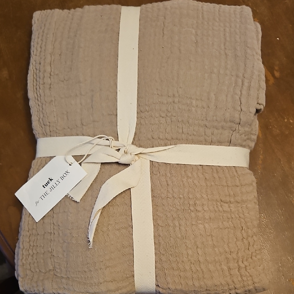 Tuck Driftwood Taupe Muslin Throw Blanket from Spring 2025 Jilly Box